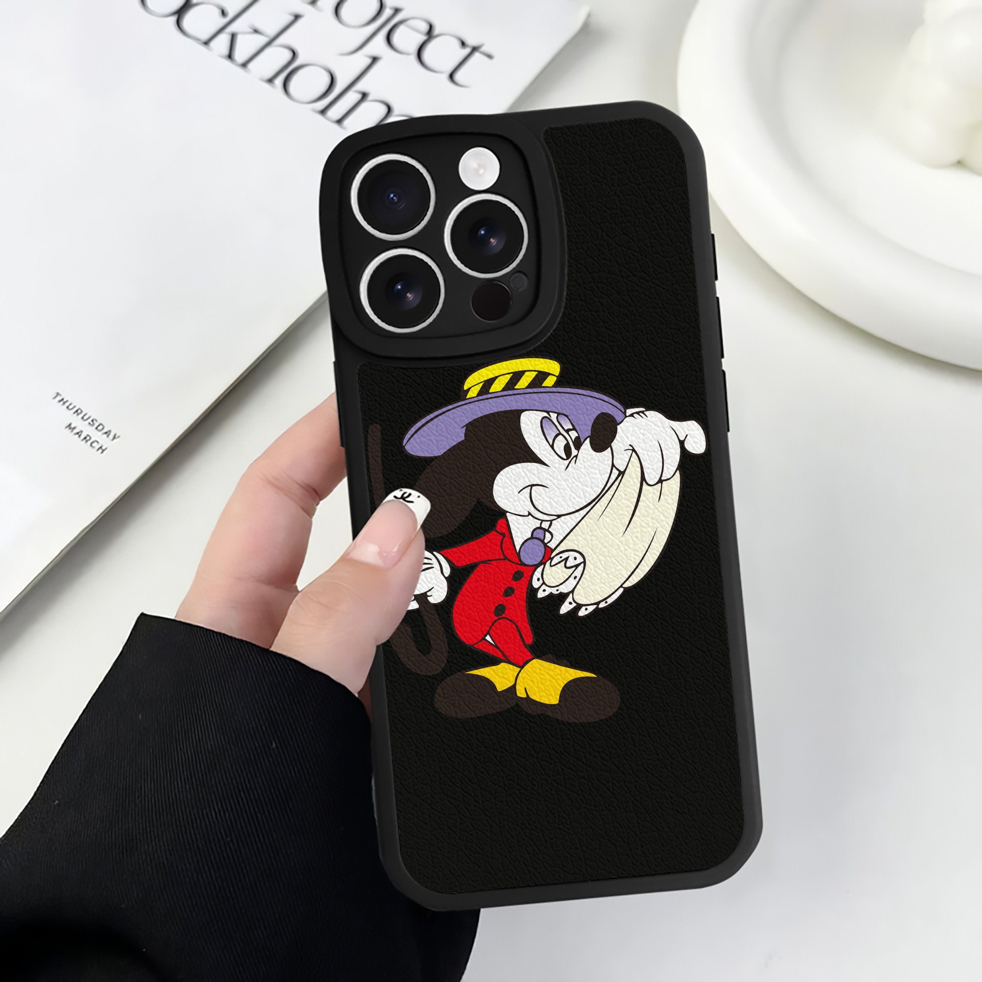 （画像用） ミッキーマウス Mickey Mouse 【iPhone 16シリーズ対応】シリコンスマホケース（レザー調） 材質：シリコン